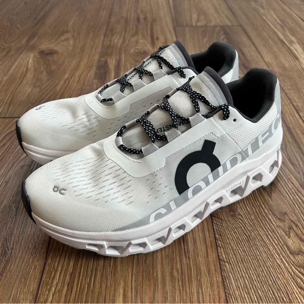 On Running White and Gray Athletic Shoes
